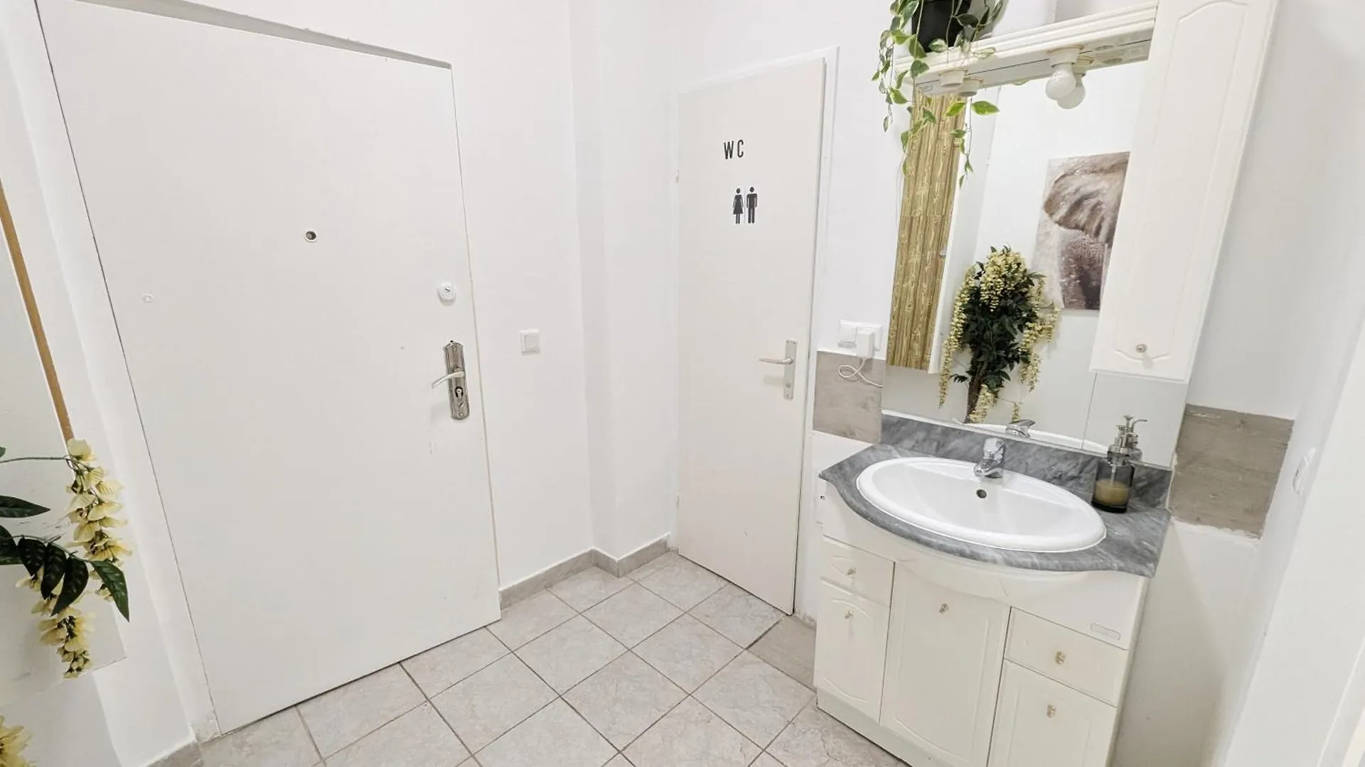 Comfortable Rooms In Lugner City Area He Wien Österreich