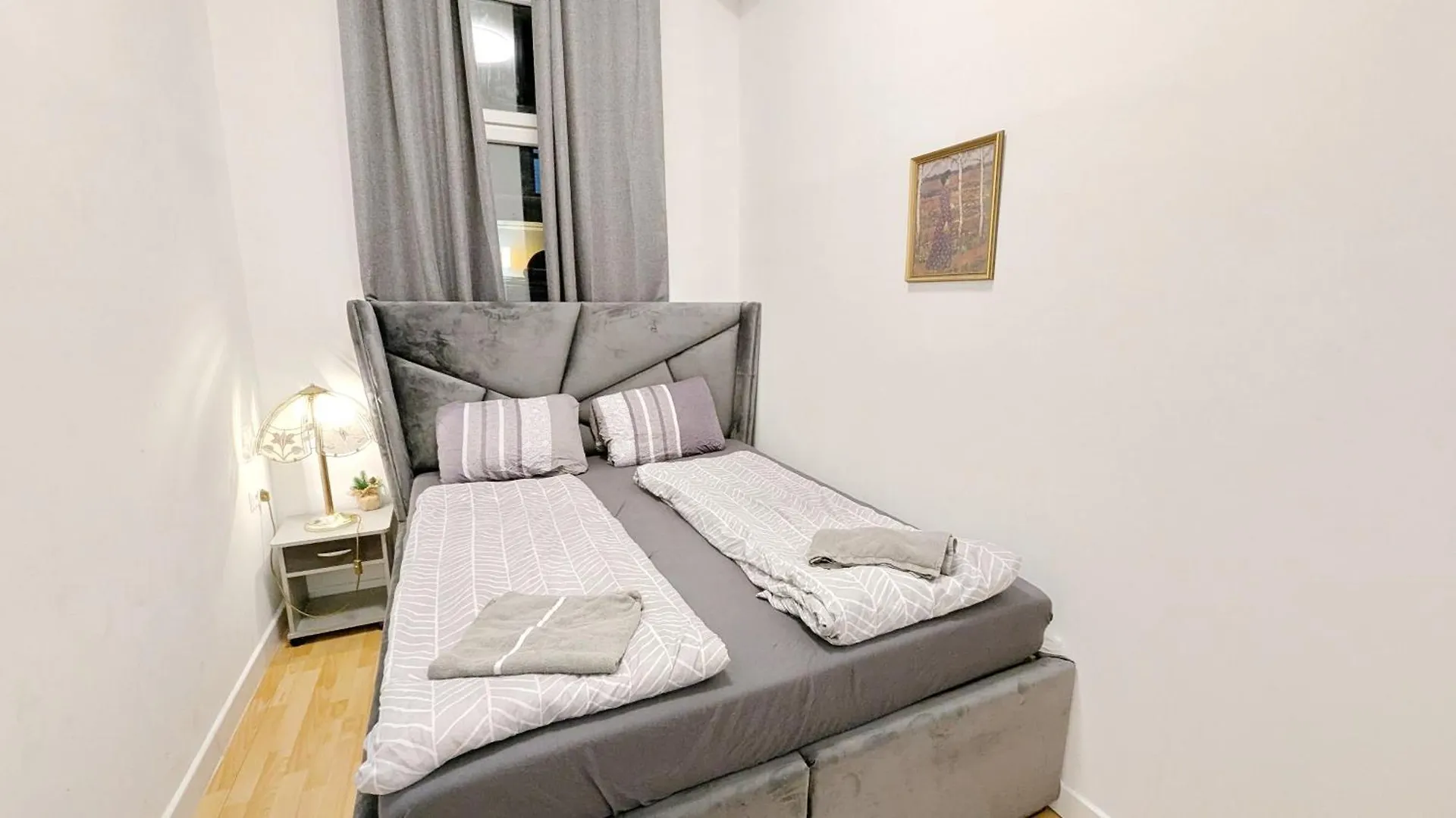Comfortable Rooms In Lugner City Area He Wien Privatunterkunft