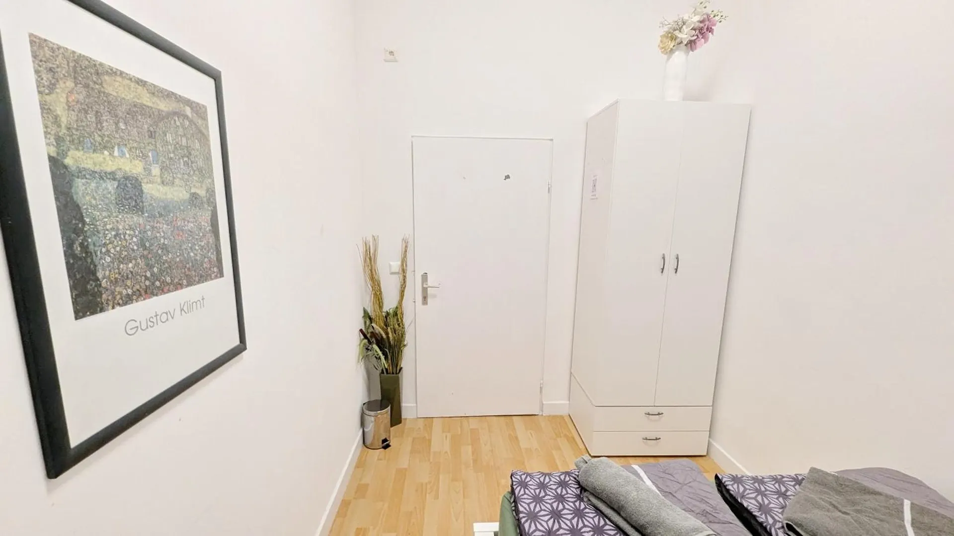 Comfortable Rooms In Lugner City Area He Wien Privatunterkunft